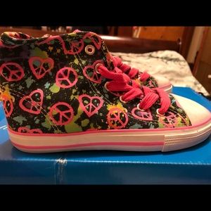 Girls sneakers size 7